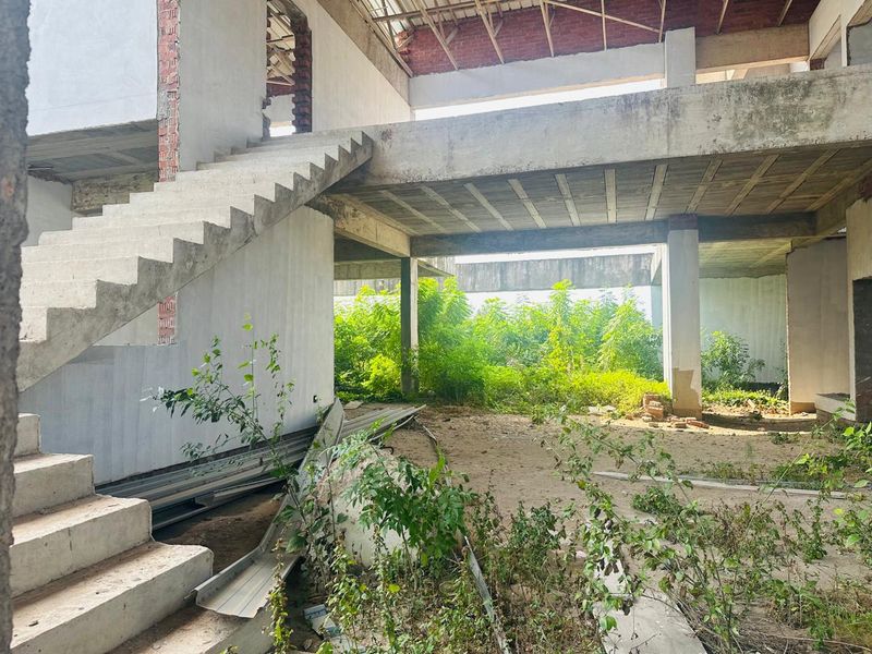 Grand Renovator’s Dream with Approved Plans – Meer en See - Photo 6