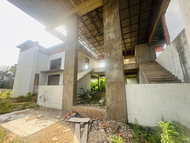 Grand Renovator’s Dream with Approved Plans – Meer en See - Photo 4