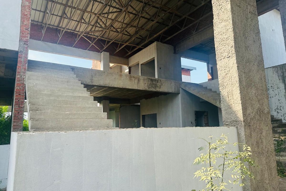 Grand Renovator’s Dream with Approved Plans – Meer en See - Photo 5