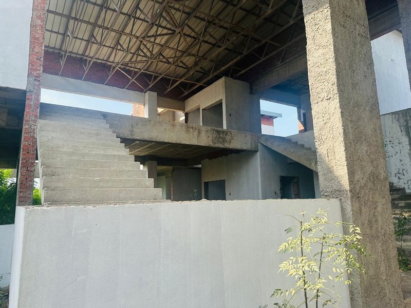 Grand Renovator’s Dream with Approved Plans – Meer en See - Photo 5