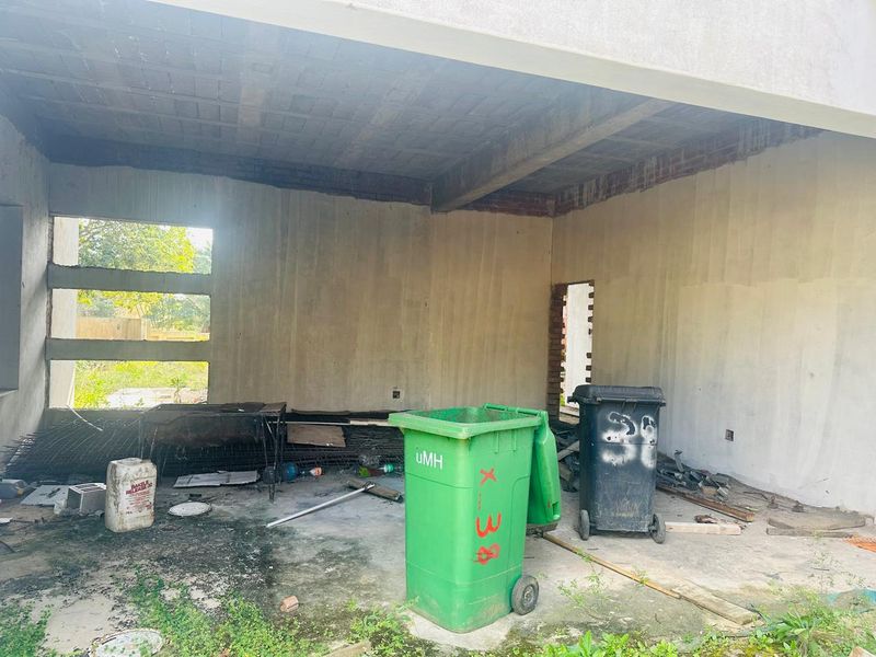 Grand Renovator’s Dream with Approved Plans – Meer en See - Photo 3