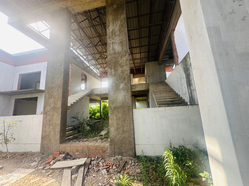 Grand Renovator’s Dream with Approved Plans – Meer en See - Photo 10