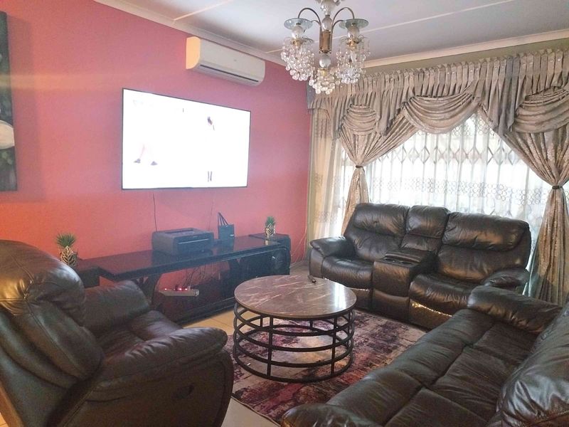 Spacious Family Home with Bonus Granny Flat in Prime Location - Photo 3
