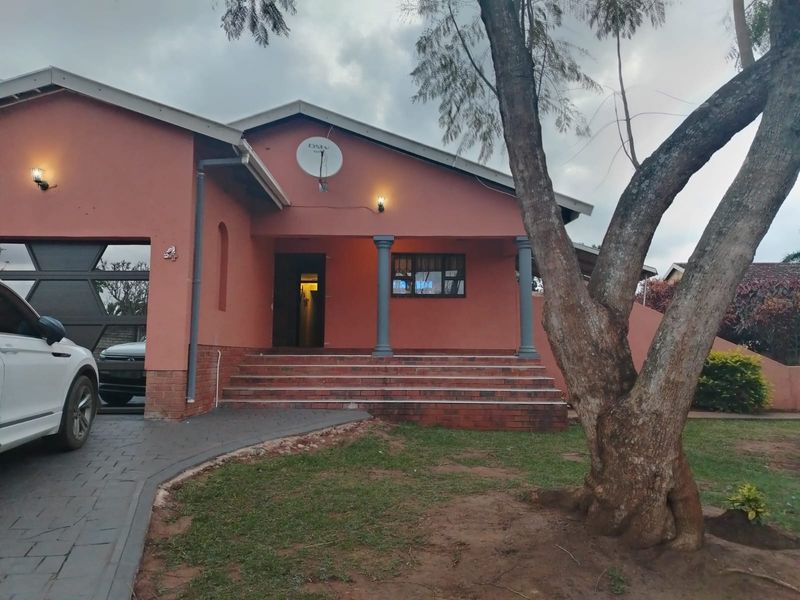 Spacious Family Home with Bonus Granny Flat in Prime Location - Photo 1