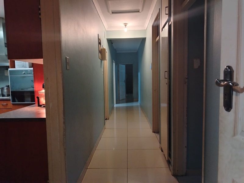Spacious Family Home with Bonus Granny Flat in Prime Location - Photo 10