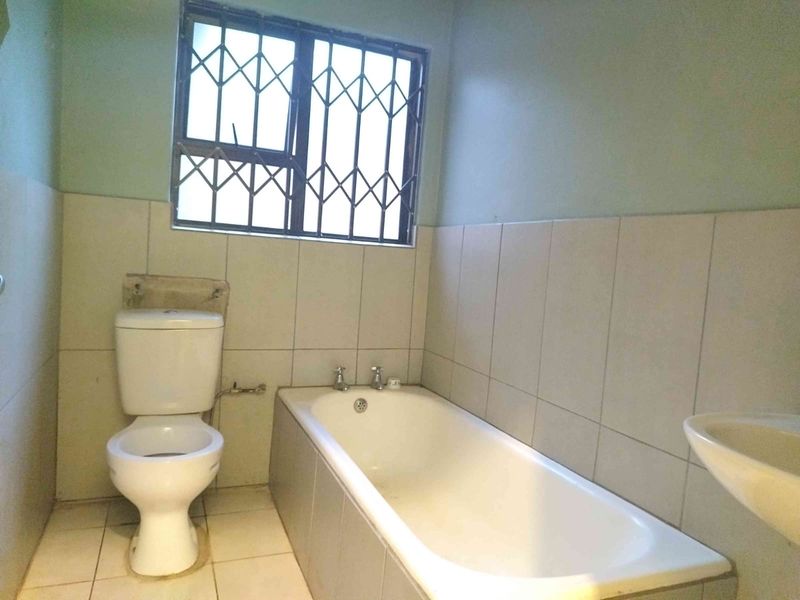Spacious Family Home with Bonus Granny Flat in Prime Location - Photo 9