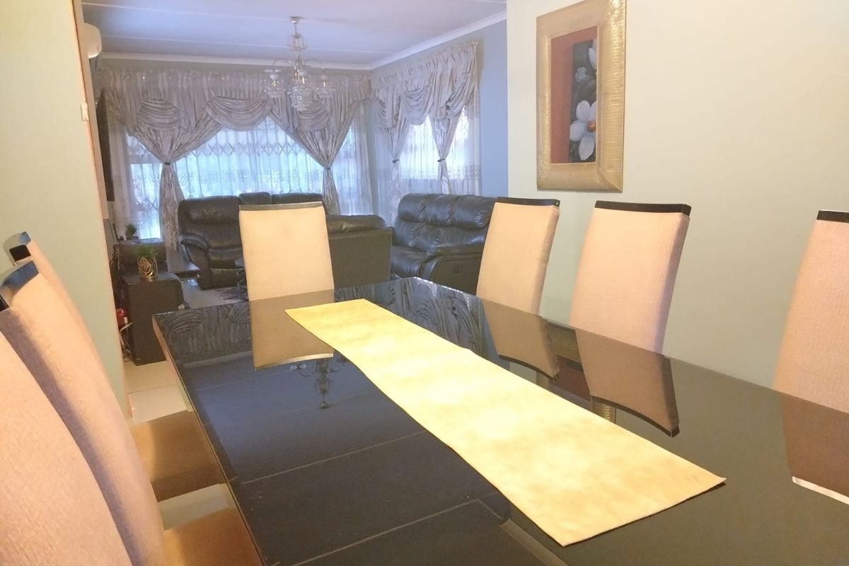 Spacious Family Home with Bonus Granny Flat in Prime Location - Photo 4