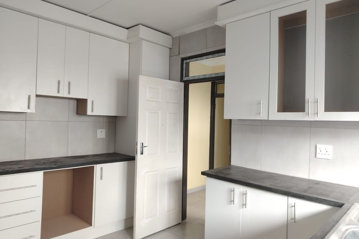 4 Bedroom house with a flat and pool - Photo 3