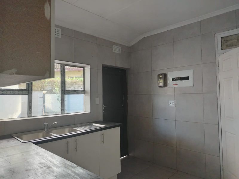 4 Bedroom house with a flat and pool - Photo 2