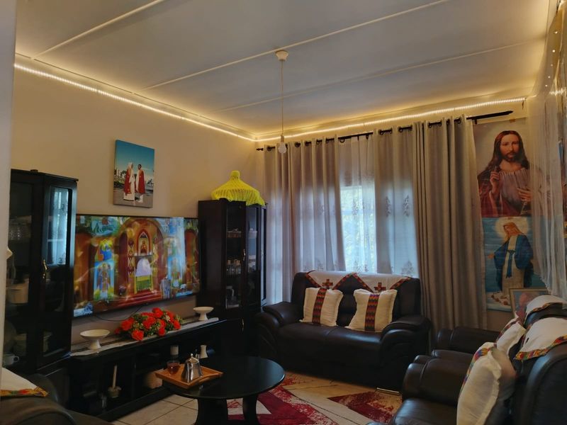 Neat as a Pin Top Floor Unit - Photo 5