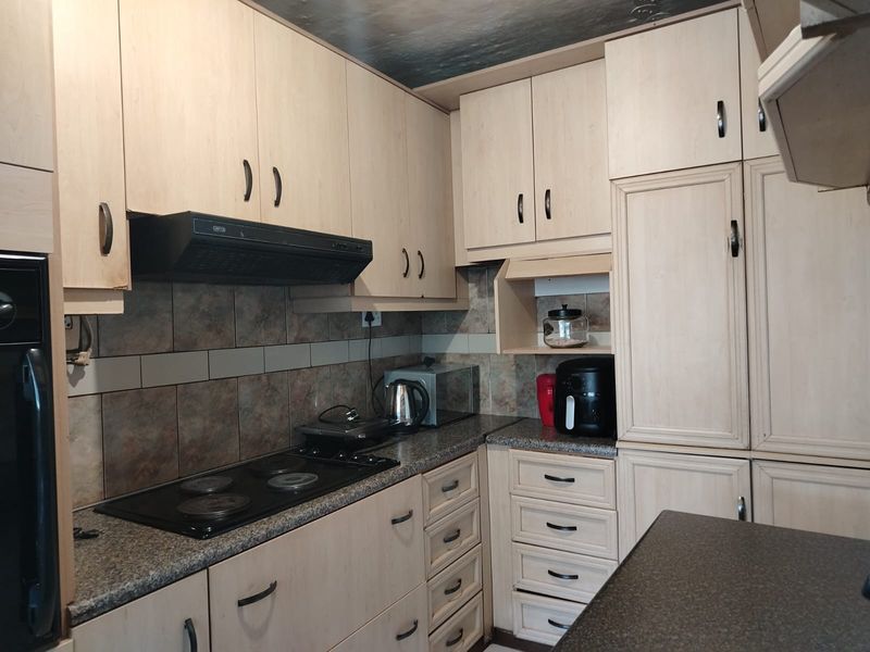 Well Maintained Ground Floor Unit - Photo 9