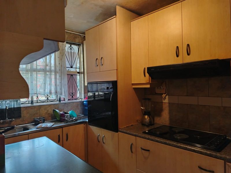 Well Maintained Ground Floor Unit - Photo 8