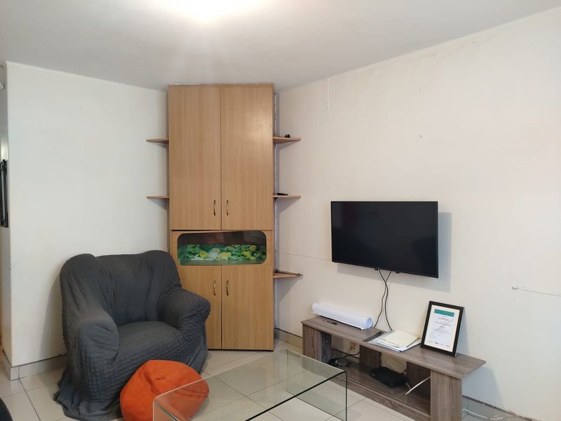 Well Maintained Ground Floor Unit - Photo 7