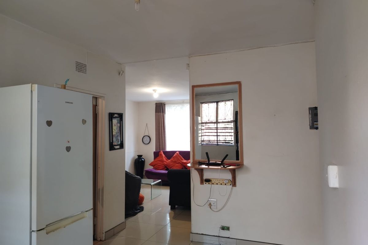 Well Maintained Ground Floor Unit - Photo 5