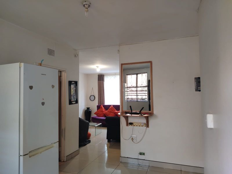 Well Maintained Ground Floor Unit - Photo 5