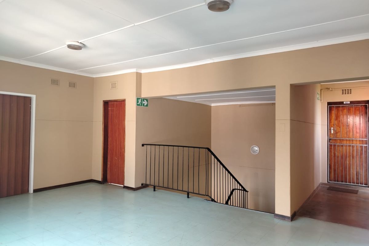 Well Maintained Ground Floor Unit - Photo 4