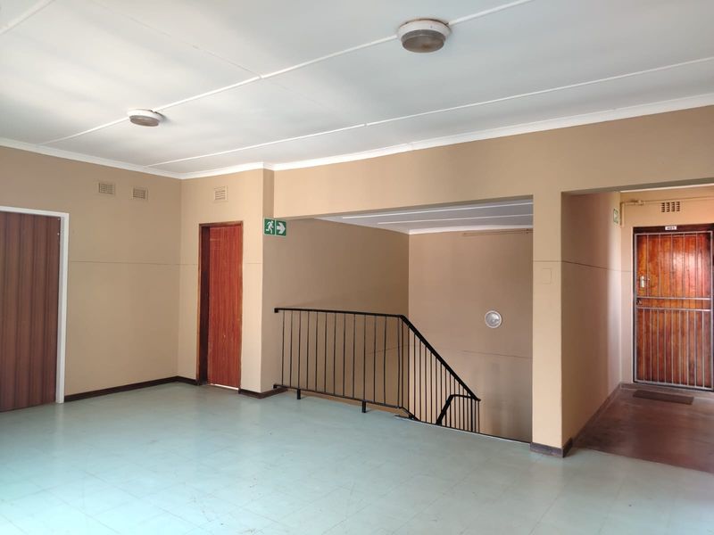 Well Maintained Ground Floor Unit - Photo 4