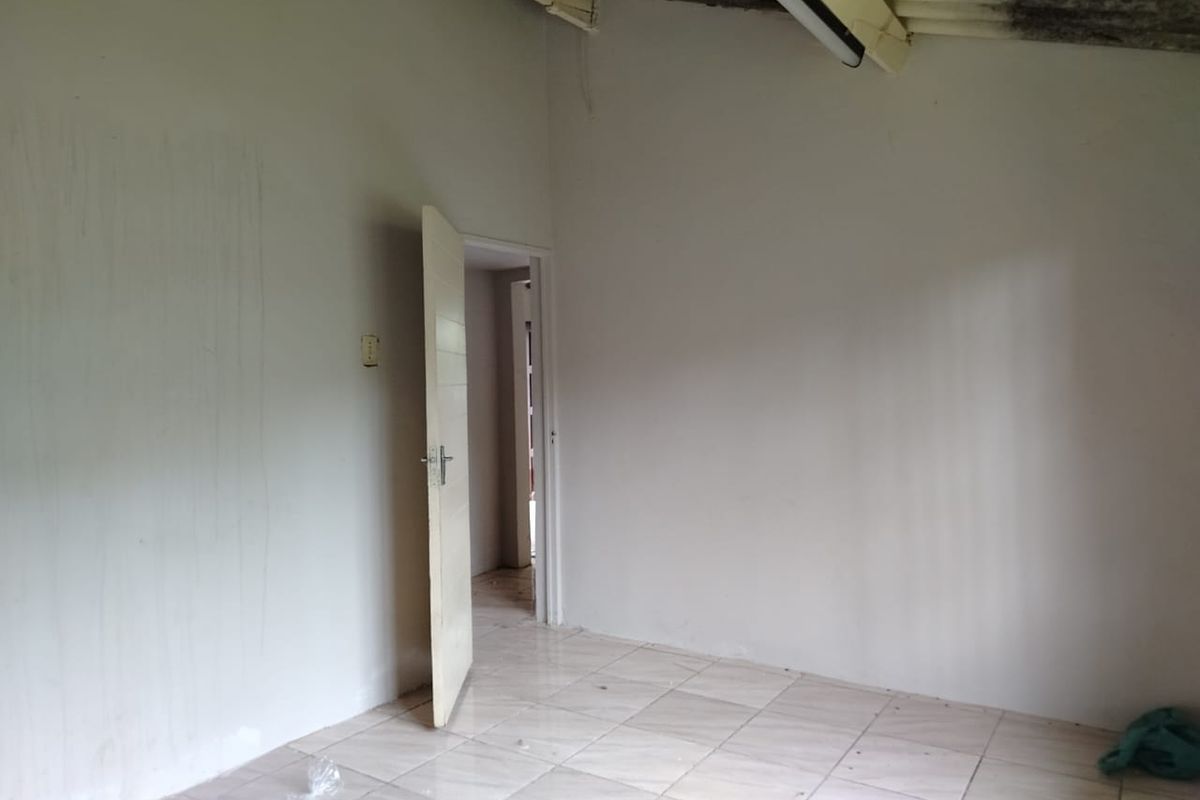 Charming 2 Bedroom Starter Home in Prime Location with Room to Grow! - Photo 4