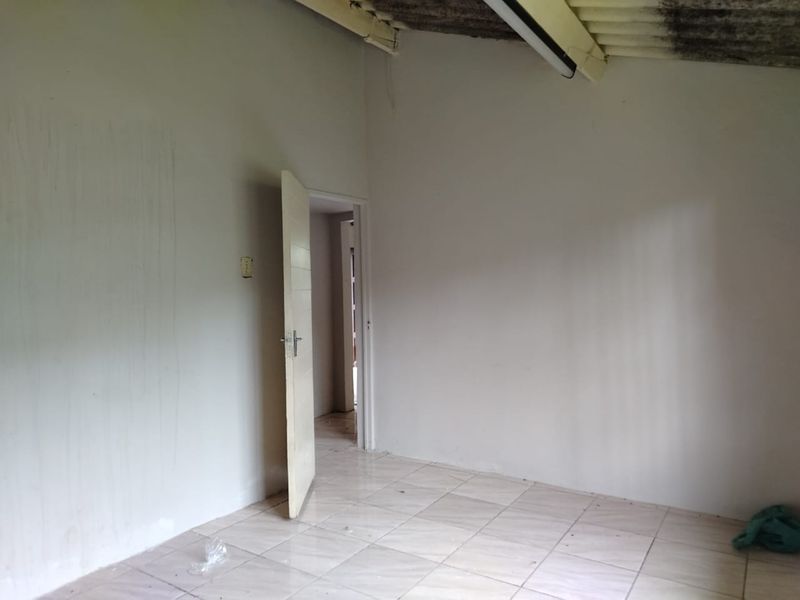 Charming 2 Bedroom Starter Home in Prime Location with Room to Grow! - Photo 4