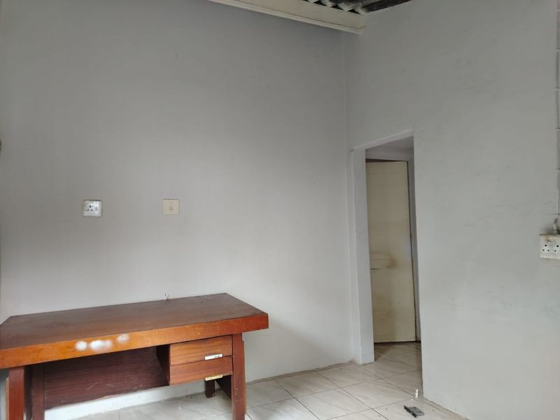 Charming 2 Bedroom Starter Home in Prime Location with Room to Grow! - Photo 10