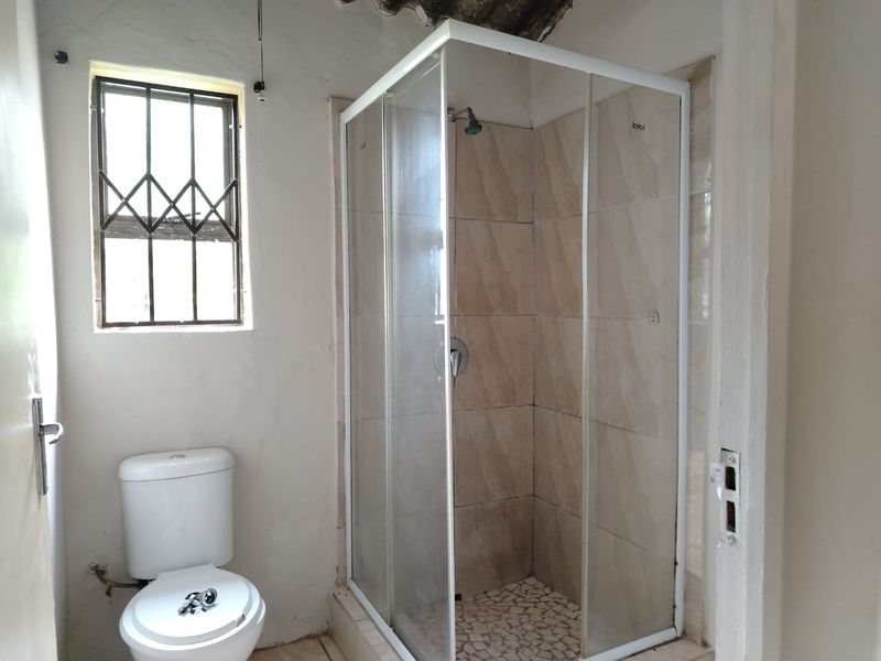 Charming 2 Bedroom Starter Home in Prime Location with Room to Grow! - Photo 8