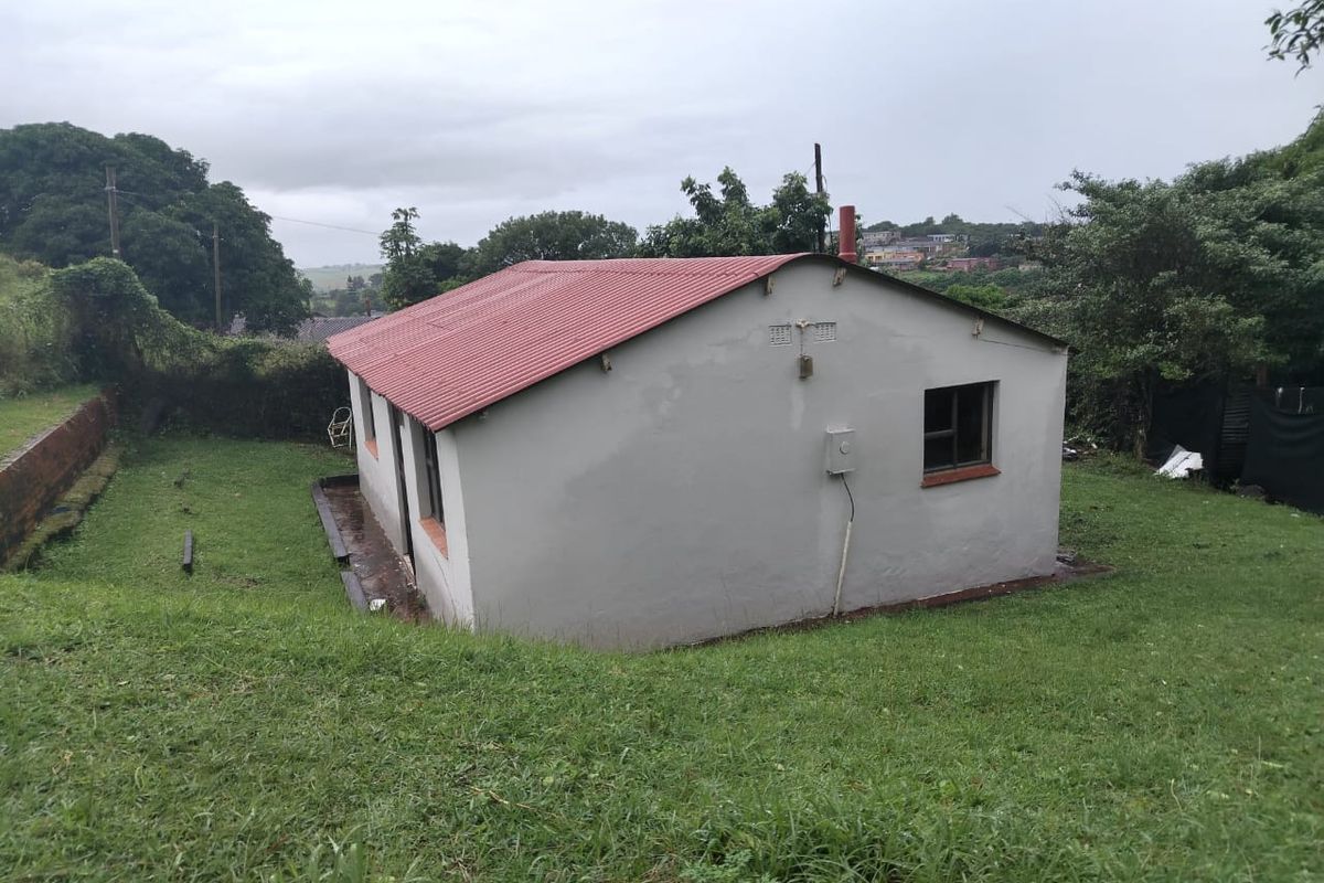 Charming 2 Bedroom Starter Home in Prime Location with Room to Grow! - Photo 2