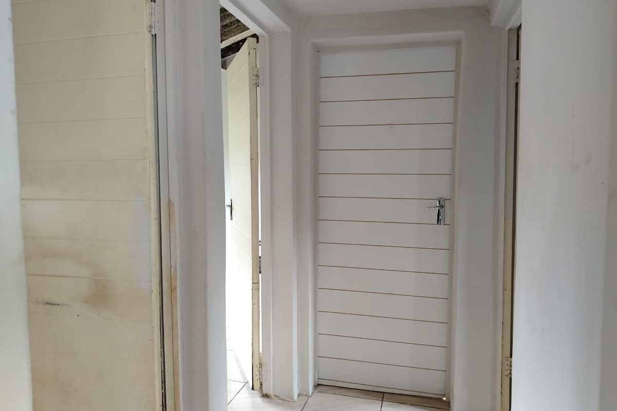 Charming 2 Bedroom Starter Home in Prime Location with Room to Grow! - Photo 3