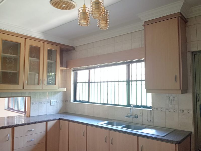 Newly Renovated Family Home with Scenic Views in Empangeni - Photo 5