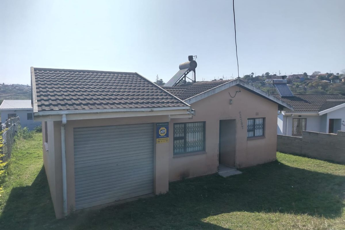 Charming 3 Bedroom Home with Spacious Yard and Great Potential - Photo 2