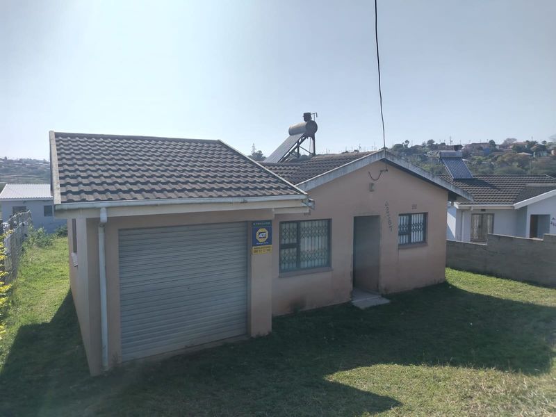 Charming 3 Bedroom Home with Spacious Yard and Great Potential - Photo 2