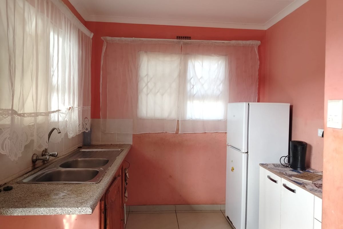 Charming 3 Bedroom Home with Spacious Yard and Great Potential - Photo 3