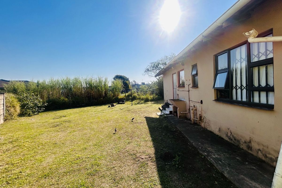 2 Bedroom Home with Spacious Yard and Garage - Photo 2