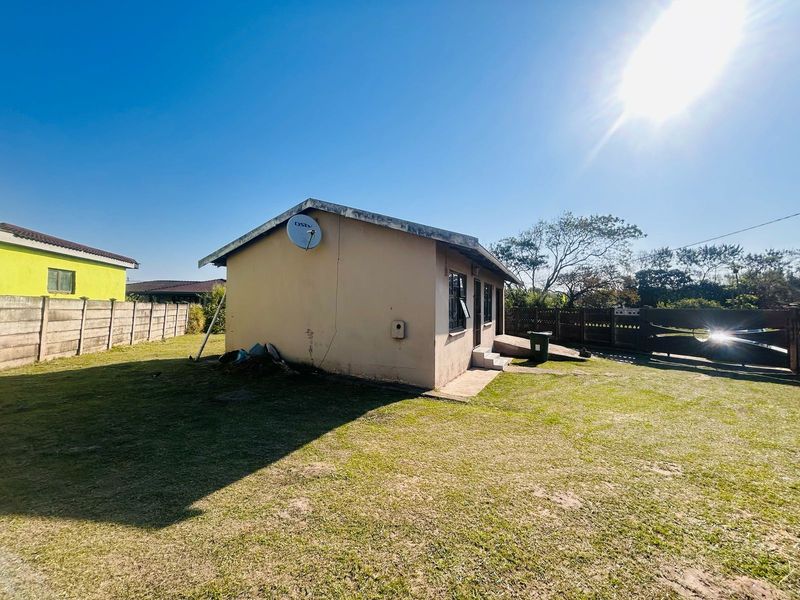 2 Bedroom Home with Spacious Yard and Garage - Photo 10