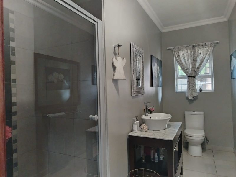 A Hidden Gem in the Sought After Suburb of Meer en See - Photo 10