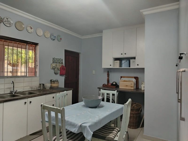 A Hidden Gem in the Sought After Suburb of Meer en See - Photo 6