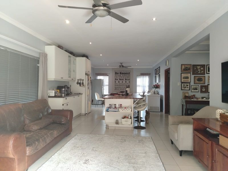 A Hidden Gem in the Sought After Suburb of Meer en See - Photo 2