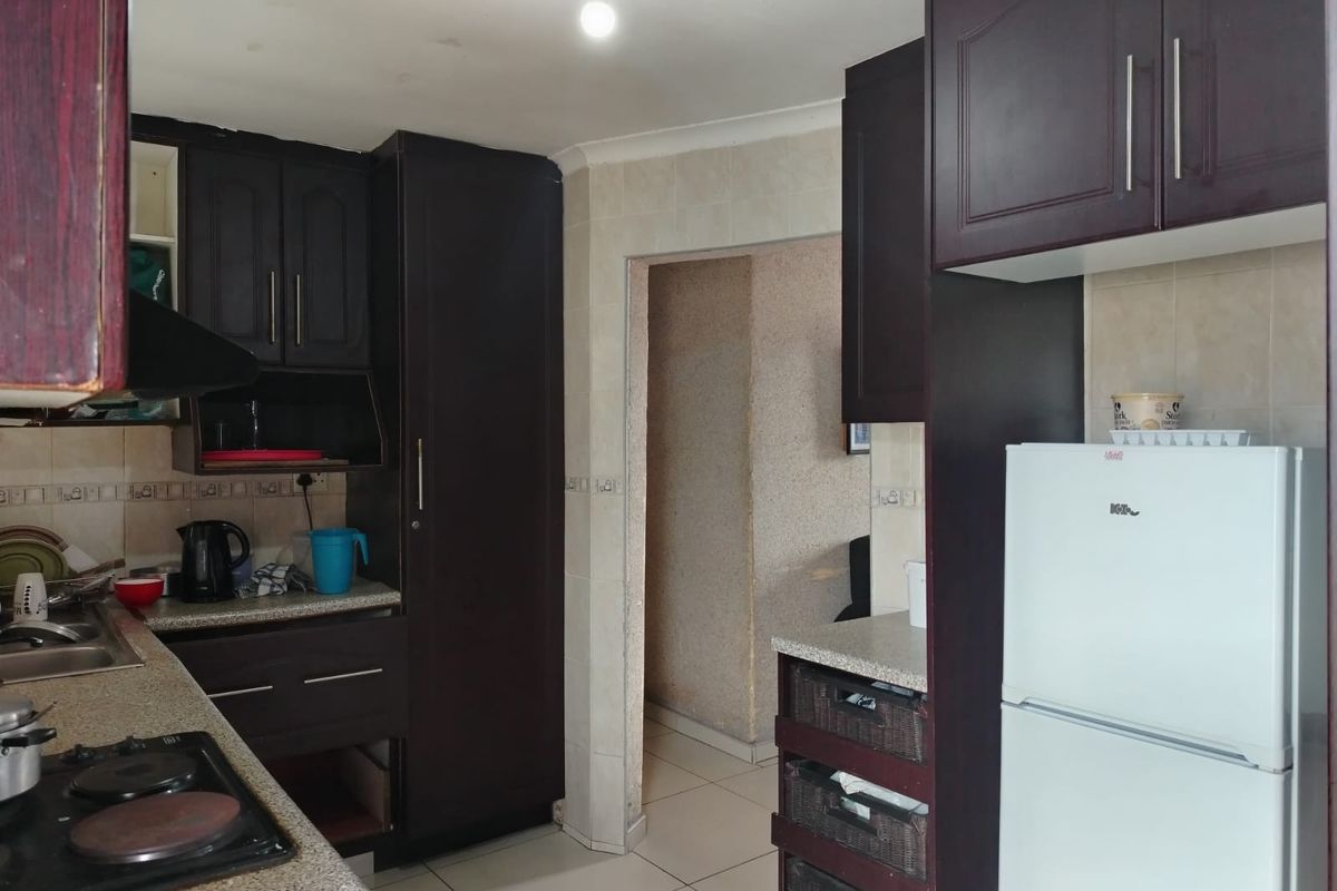 Easy Living in a Well Kept 3-Bedroom Home - Photo 5