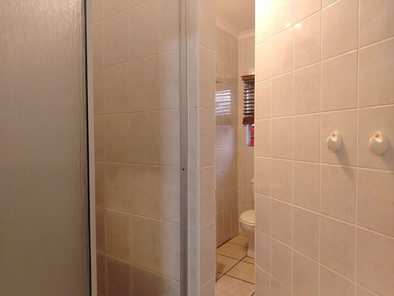 Spacious 3 Bedroom Duplex in a Well-Kept Complex - Photo 10