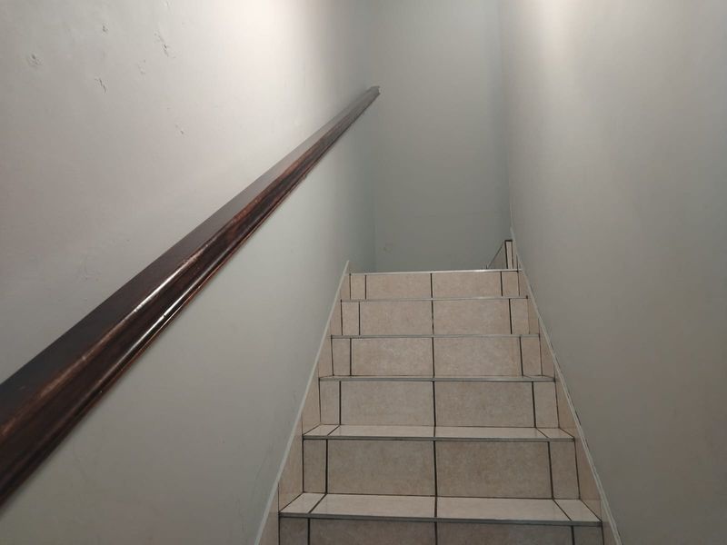 Spacious 3 Bedroom Duplex in a Well-Kept Complex - Photo 9