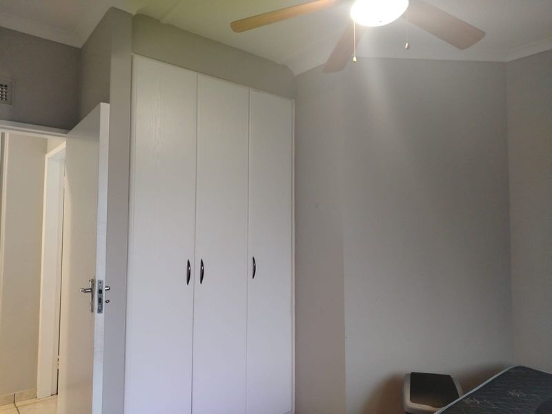 Spacious 3 Bedroom Duplex in a Well-Kept Complex - Photo 6