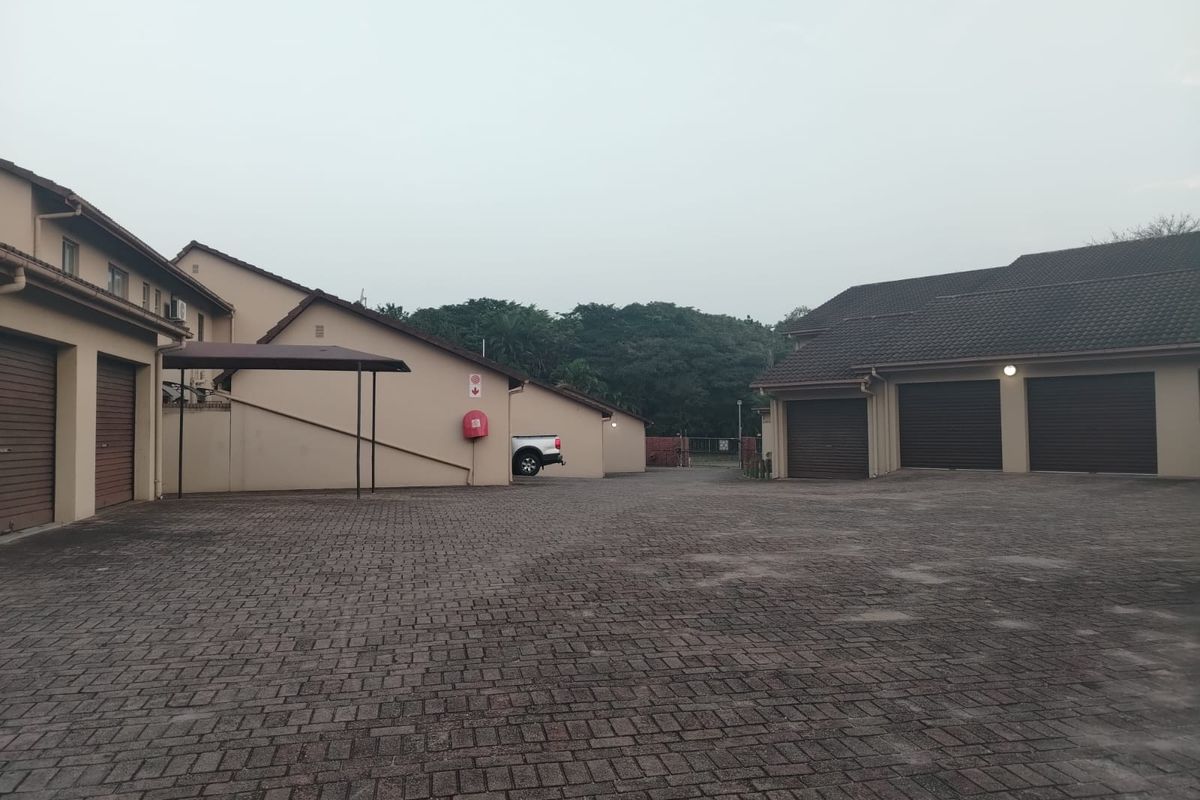 Spacious 3 Bedroom Duplex in a Well-Kept Complex - Photo 2