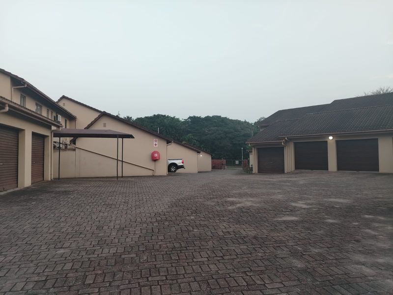 Spacious 3 Bedroom Duplex in a Well-Kept Complex - Photo 2