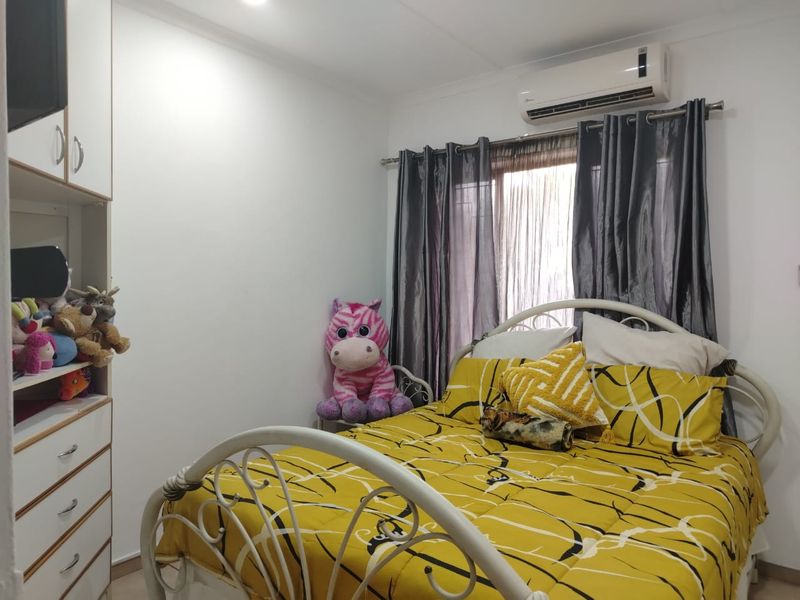 Modern 3 Bedroom Duet in a Prime Location - Photo 9