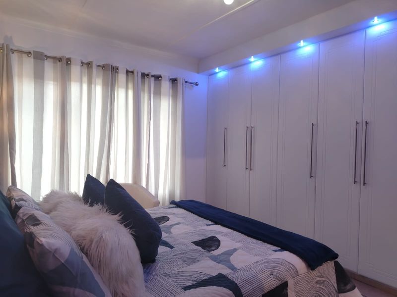 Modern 3 Bedroom Duet in a Prime Location - Photo 8