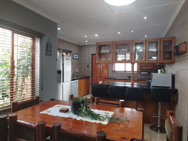 Modern 3 Bedroom Duet in a Prime Location - Photo 6