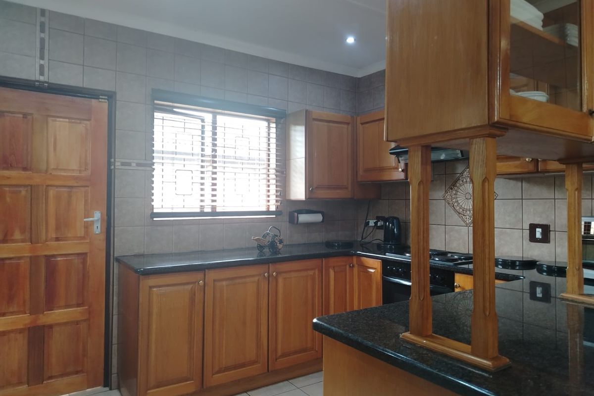 Modern 3 Bedroom Duet in a Prime Location - Photo 5