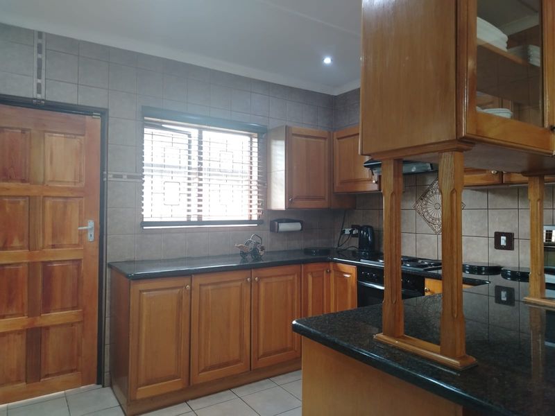 Modern 3 Bedroom Duet in a Prime Location - Photo 5