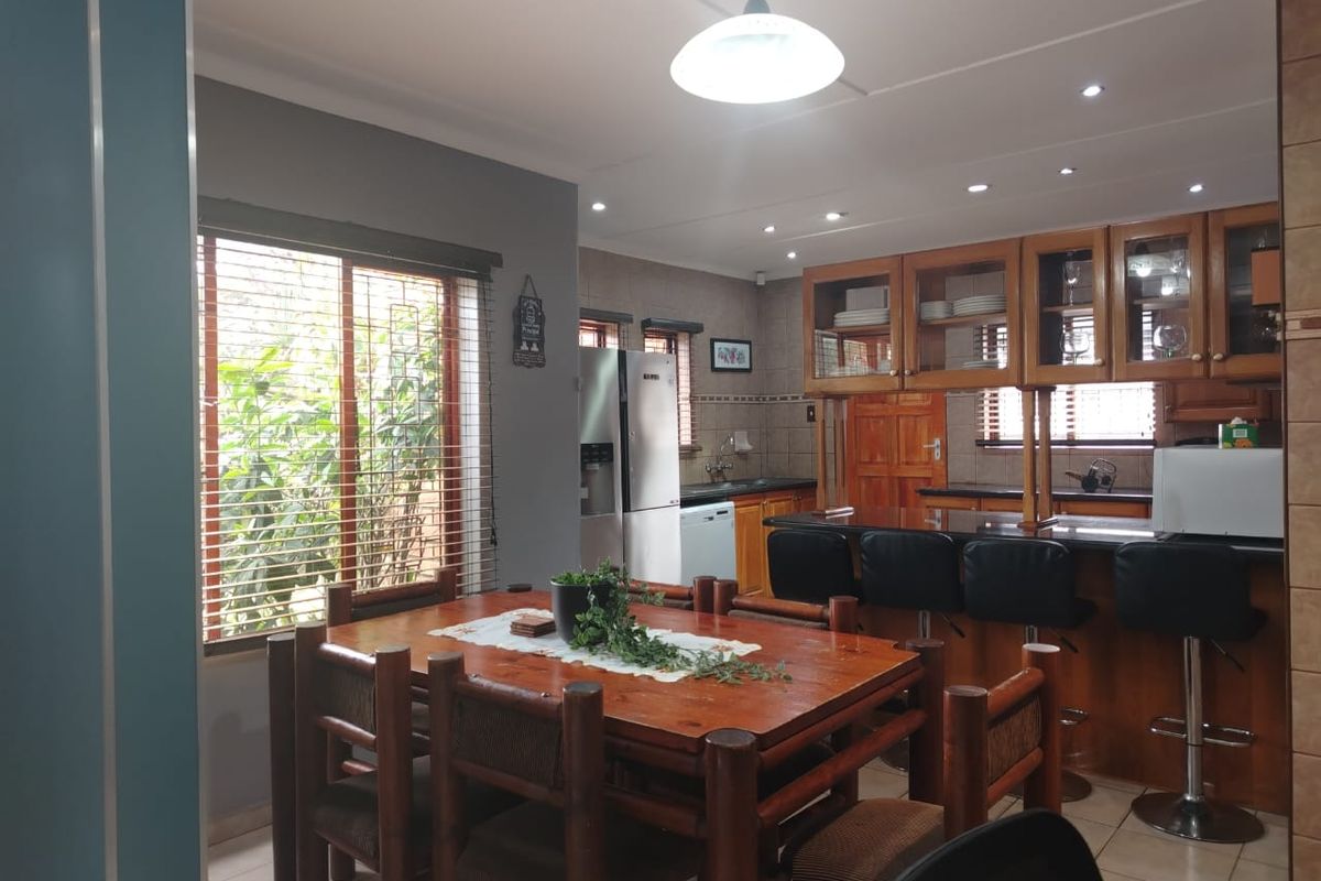 Modern 3 Bedroom Duet in a Prime Location - Photo 4