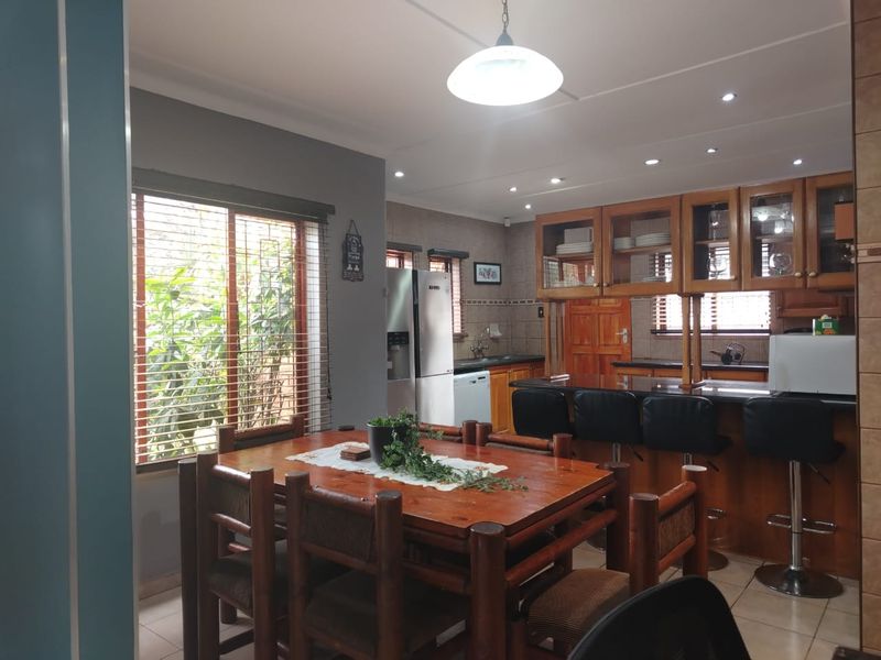 Modern 3 Bedroom Duet in a Prime Location - Photo 4