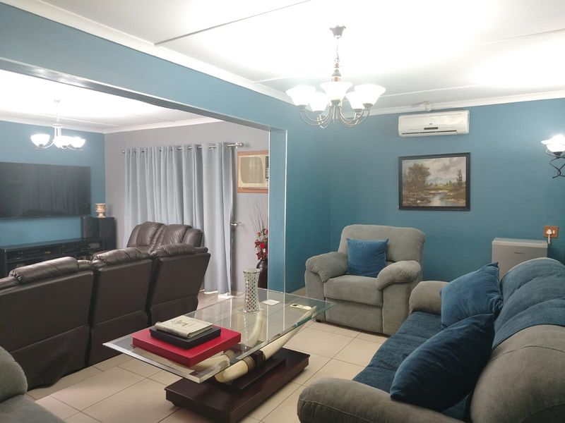 Modern 3 Bedroom Duet in a Prime Location - Photo 3